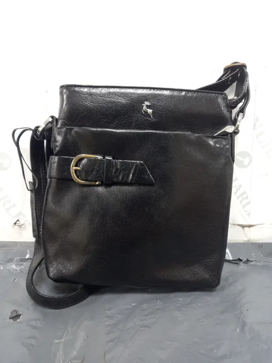 ASHWOOD LEATHER CROSSBODY BAG IN BLACK