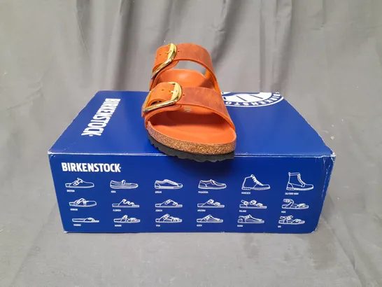 BOXED PAIR OF BIRKENSTOCK ARIZONA BIG BUCKLE OPEN TOE SANDALS IN BURNT SIENNA UK SIZE 5.5