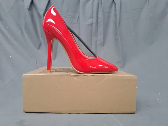 BOXED PAIR OF WHERE'S THAT FROM POINTED TOE HIGH HEELS IN RED UK SIZE 3