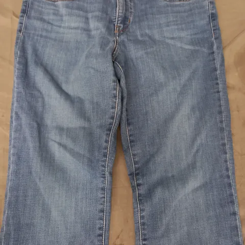 LEVI'S 314 SHAPING STRAIGHT JEANS IN BLUE SIZE 31/30