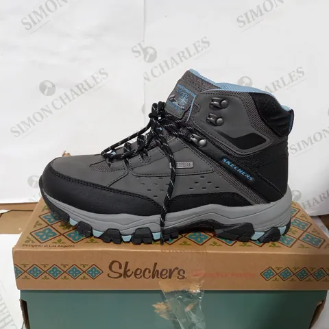BOXED PAIR OF SKECHERS CHARCOAL HIKERS BOOTS - SIZE 6.5