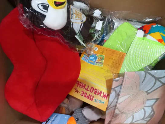 BOX OF APPROXIMATELY 15 ASSORTED TOYS AND GAMES TO INCLUDE MELISSA AND DOUG ON THE GO SECRET DECODER, GIGGLE AND GROW 4 FINGER PUPPETS, CHESS SET, ETC