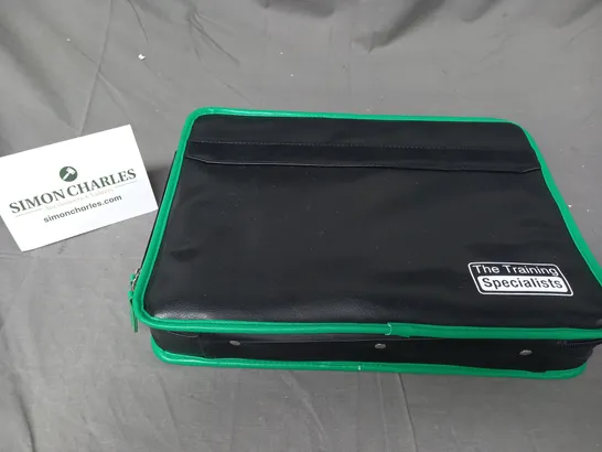 THE TRAINING SPECIALISTS BRIEFCASE IN BLACK/GREEN