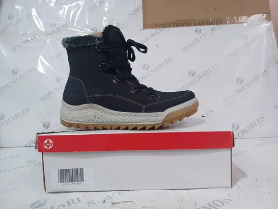 BOXED PAIR OF RIEKER WARM HIKING BOOTS IN NAVY - 6.5