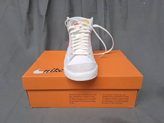 BOXED PAIR OF NIKE BLAZER MIS '77 PRO CLUB SHOES IN WHITE/RED UK SIZE 9.5