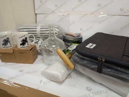 BOX OF ASSORTED ITEMS TO INCLUDE DOKEHOM GREY STRIPE STORAGE, LAPTOP CASES, CERAMIC MUGS, CHEESE GRATERS, TOOL SET FOR PLANTING FLOWERS AND SEEDS. ETC  