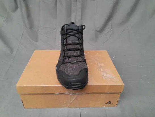 BOXED PAIR OF TERREX BOOTS IN BLACK SIZE UK 9.5