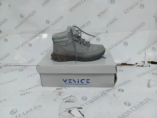 BOXED SKECHERS GREY SYNERGY WARM TECH BOOT- SIZE 4