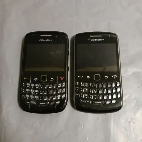 BLACKBERRY X2 CURVE PHONES IN BLACK