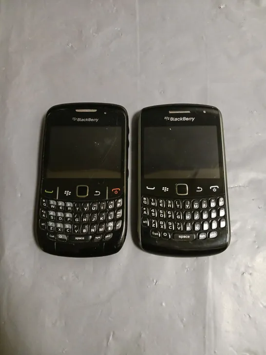 BLACKBERRY X2 CURVE PHONES IN BLACK