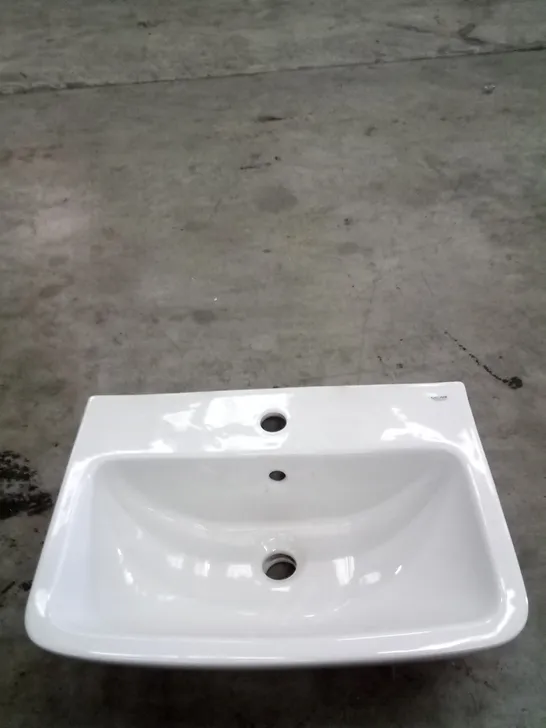 BOXED GROHE START EDGE CERAMIC 55CM SINK 