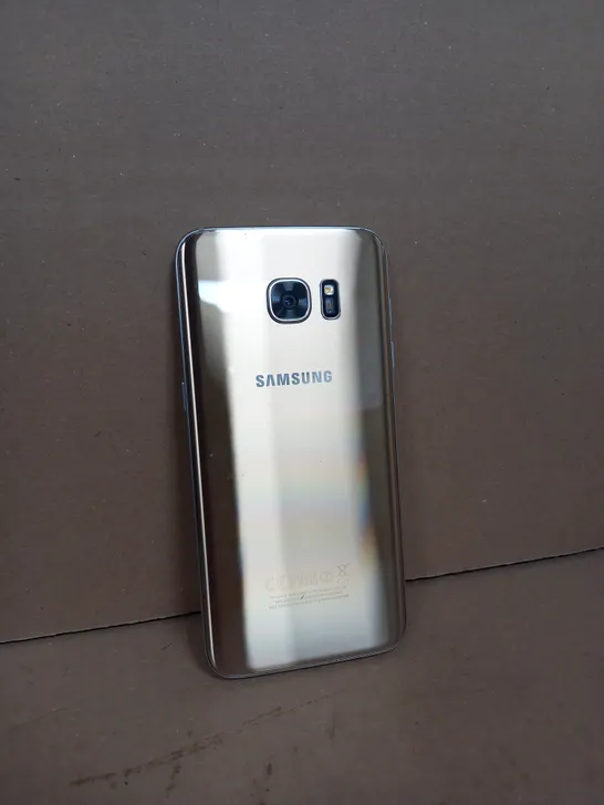 SAMSUNG GALAXY S7 EDGE SMARTPHONE IN GOLD