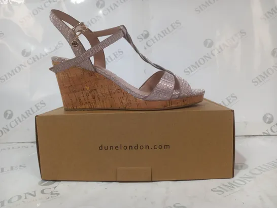 BOXED DUNE LONDON OPEN TOE WEDGE SANDALS IN ROSE GOLD W. GLITTER EFFECT SIZE 7