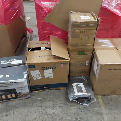PALLET OF ASSORTED ITEMS INCLUDING: 46L REFRIGERATOR, AIR FRYER, AUTOMATIC CAT LITTER BOX, ARTIFICIAL CHRISTMAS TREE, CURTAINS 