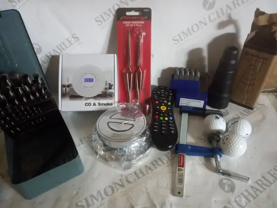 BOX OF APPROX 15 ASSORTED HOUSEHOLD ITEMS TO INCLUDE FIBER TWEEZERS, VIRGIN MEDIA TV REMOTE, GOLF BALLS, ETC 