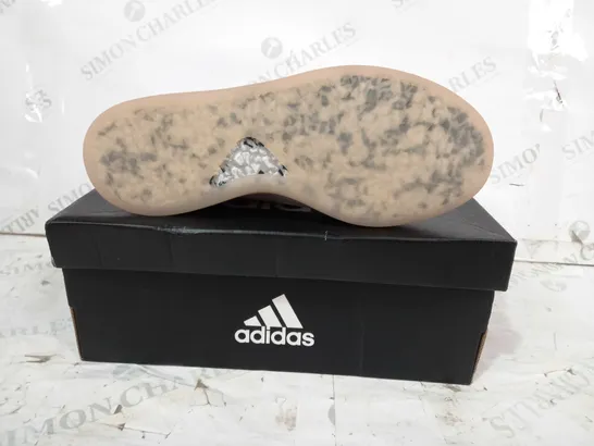 BOXED PAIR OF ADIDAS ADVANTAGE SHOES IN WHITE UK SIZE 6