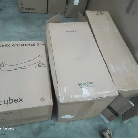 BOXED MAMAS & PAPAS FLIP XT3 CARRICOT, ATON 5 BABY SEAT & ATON BASE 2- FIX