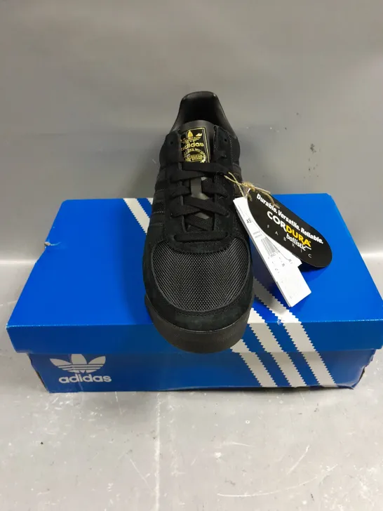 BOXED PAIR OF ADIDAS ORIGINALS TRAINERS IN BLACK - 7