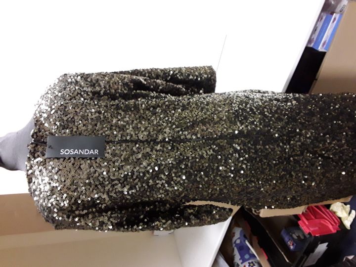 SOSANDAR GOLD SEQUIN V NECK DRESS SIZE 18 3131520-Simon Charles Auctioneers