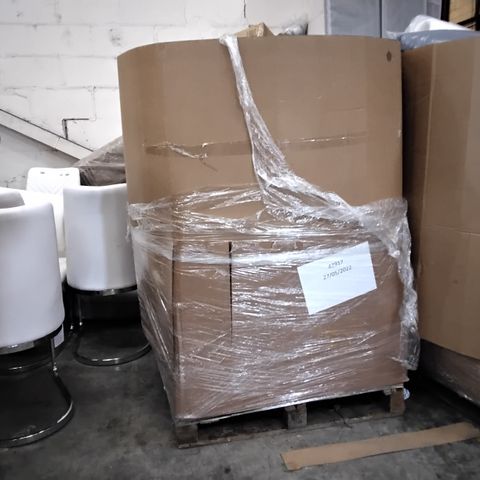 LARGE PALLET OF ASSORTED ITEMS INCLUDING EXPANDABLE HOSE, UMI COMPACT WATER HOSE REEL, HOSE WITH PORTABLE STAND 