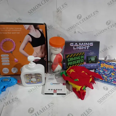 LOT OF ASSORTED ITEMS TO INCLUDE JUGGLING BALLS, TEMPERED GLASS AND GAMES