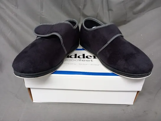 BOXED PAIR OF PADDERS HARRY SLIPPERS IN BLACK SIZE 9