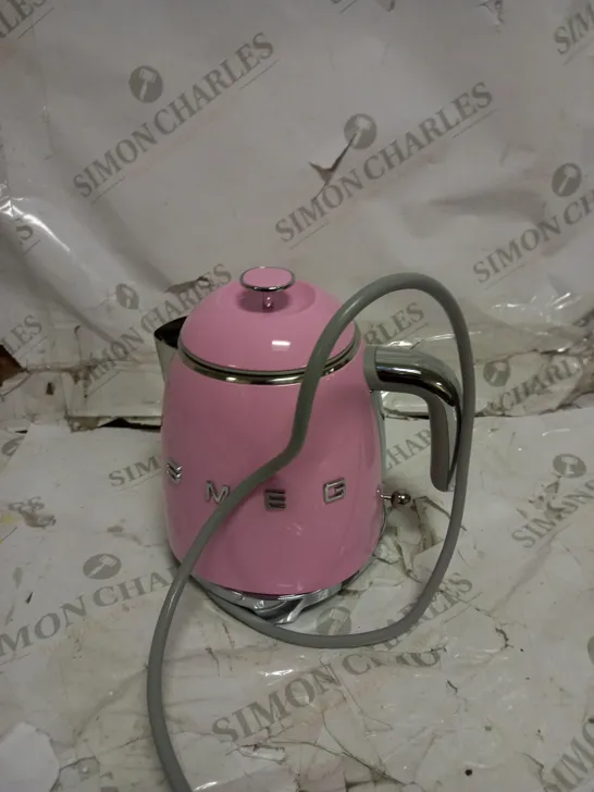 SMEG KLF11 KETTLE - PINK RRP £149.99