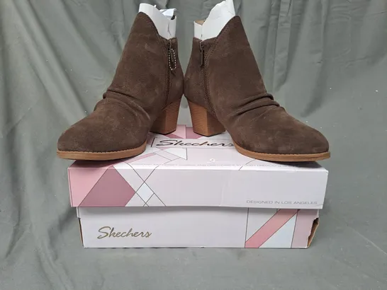 BOXED PAIR OF SKECHERS LADIES WATER RESISTANT SUEDE BROWN BOOTS SIZE 5.5