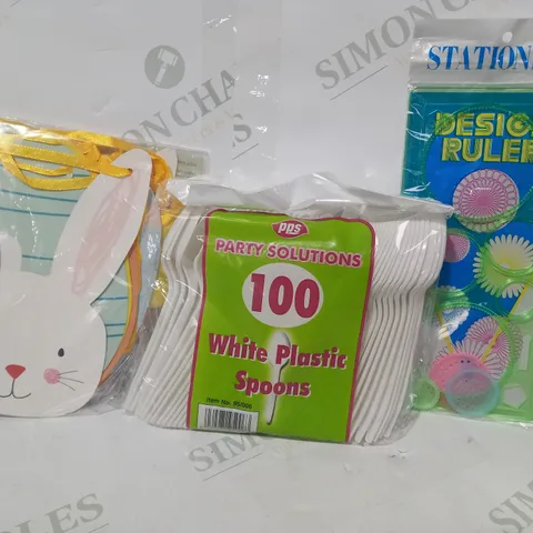 LOT OF APPROXIMATELY 10 ASSORTED HOUSEHOLD ITEMS TO INCLUDE DESIGN RULER, WHITE PLASTIC SPOONS, EASTER BUNTING, ETC