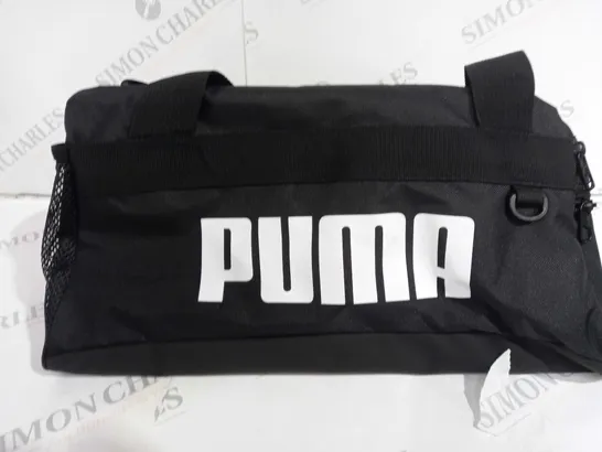 PUMA SMALL SPORTS BAG IN BLACK