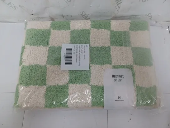 UO GREEN CHECKERBOARD BATHMAT (20"x30")