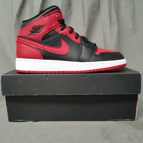 BOXED PAIR OF NIKE AIR JORDAN 1 MID SHOES IN BLACK/RED UK SIZE 4