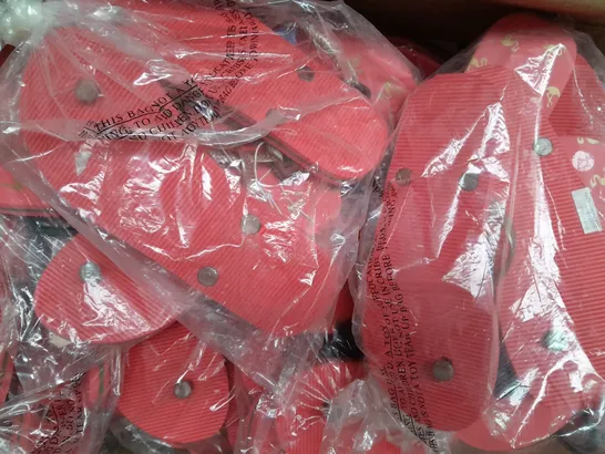 BOX OF APPROXIMATELY 20 PAIRS OF DESIGNER FLIP FLOPS IN PINK - VARIOUS SIZES