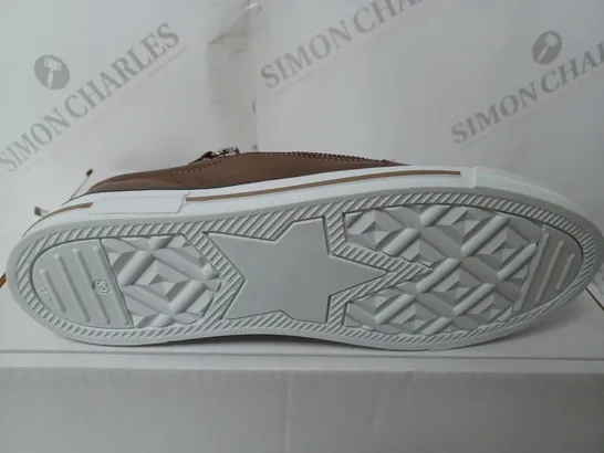 BOXED PAIR OF MODA IN PELLE FILICIA TRAINERS IN TAUPE - SIZE 6