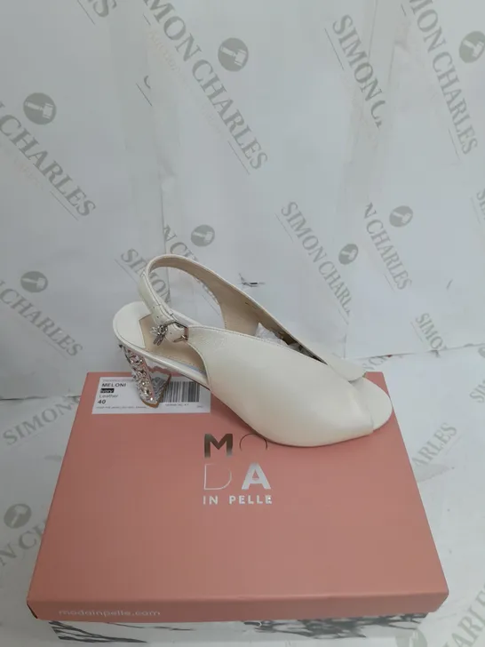 BOXED PAIR OF MODA IN PELLE MELONI IVORY LEATHER SIZE 40 