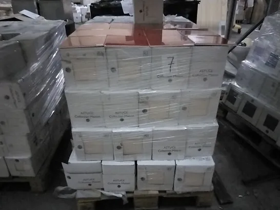 PALLET OF 96 BOXES OF 25 BRAND NEW RED ASTUCE 20x20cm TILES - EACH PACK COVERS APPROXIMATELY 1M² (TOTAL APPROX. 96 Sq.Metres)