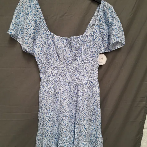 HOLLISTER LADIES SHORT MINI DRESS BLUE/WHITE FLORAL SIZE SMALL