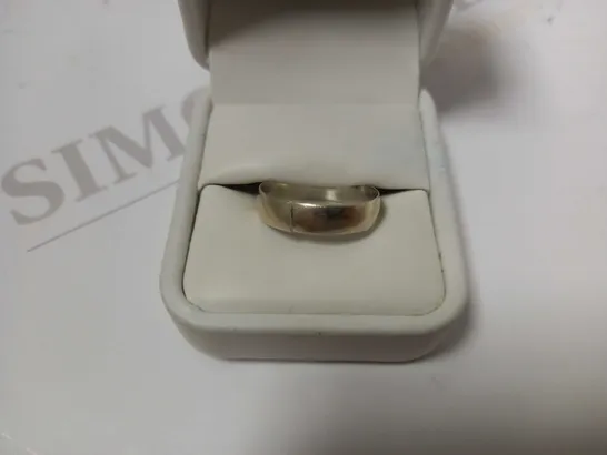 9CT WHITE GOLD D SHAPED WEDDING BAND - BOX NOT INCLUDED RRP £199
