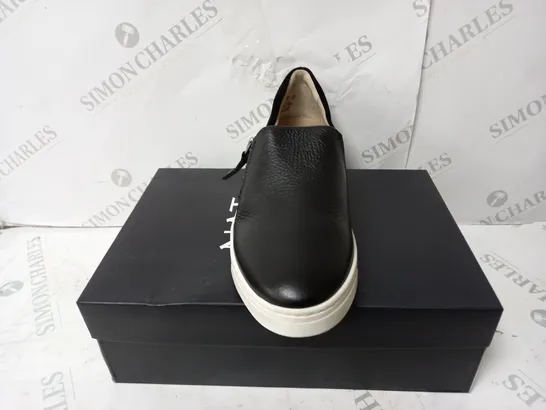 BOXED PAIR OF NATURALIZER PLATFORM SLIP ON SHOES BLACK - SIZE 6