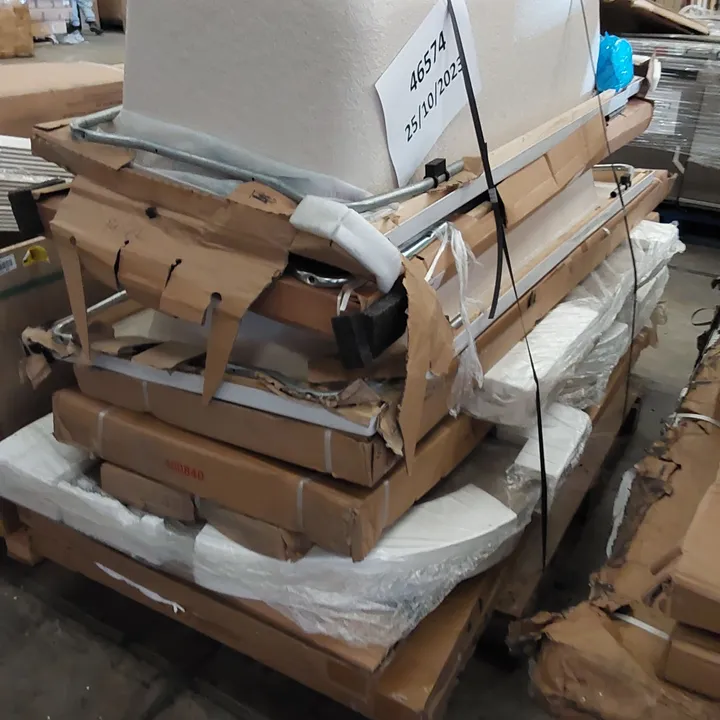 BATHS AND ASSORTED SHOWER SCREENS 4480397Simon Charles Auctioneers