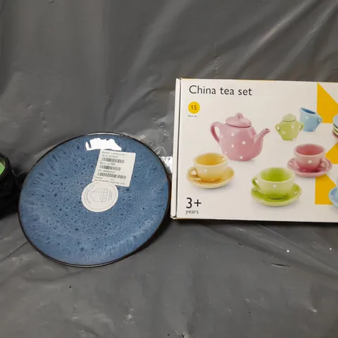 BOX OF APPROXIMATELY 11 ASSORTED ITEMS TO INCLUDE - UNBRANDED BLUE PLATE , CHINA TEA SET , BLACK & TAGIC CANDLE ETC