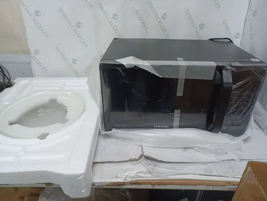 BOXED SAMSUNG MICROWAVE OVEN 