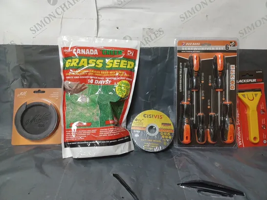 BOX OF APPROXIMATELY 15 ASSORTED ITEMS TO INCLUDE - BLACKSPUR WINDOW SCRAPER , DUO BANG SCREWDRIVER SET 6 , CISIVIS CUTTING WHEEL ETC