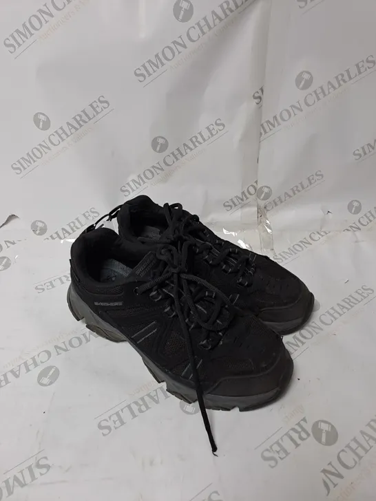 SKETCHERS MEN OUTDOOR TRAINER UK 8 - UNBOXED