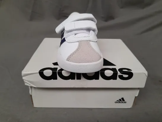 BOXED PAIR OF ADIDAS VL COURT 3.0 KIDS SHOES IN WHITE/NAVY UK SIZE 4