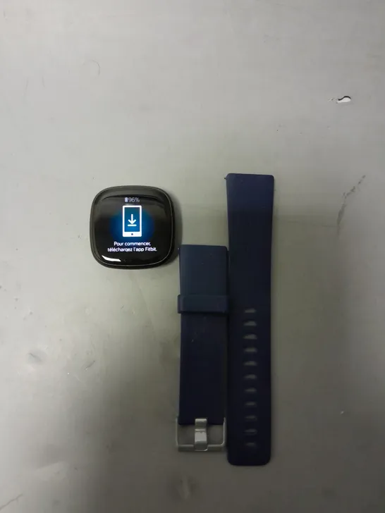 FITBIT VERSA DIGITAL WATCH IN BLACK 