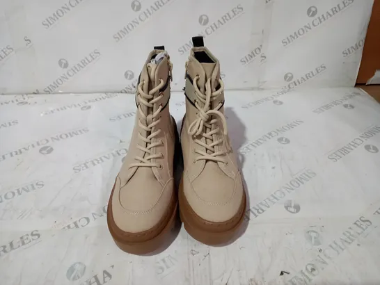 RIVER ISLAND CREAM LACE UP BOOTS SIZE 6