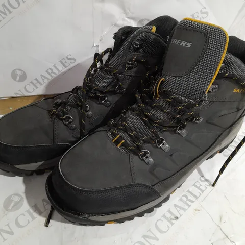 MENS SKECHERS HIKING BOOTS SIZE 10 