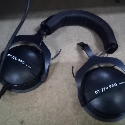 BEYERDYNAMIC DT 770 PRO OVEREAR HEADPHONES