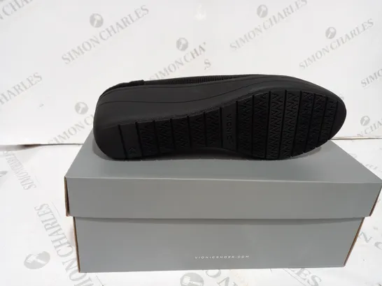 BOXED VIONIC JACEY SLIP-ON SHOES IN BLACK SIZE 7